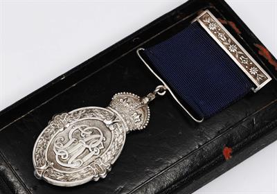 Lot 3 - A SILVER KAISAR-I-HIRID MEDAL for Public Services in India