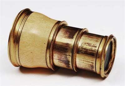 Lot 4 - A 19TH CENTURY IVORY AND GILT METAL THREE DRAW MONOCULAR
