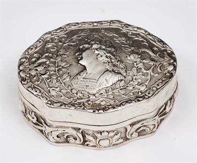 Lot 5 - A 19TH CENTURY FRENCH SILVER BOX
