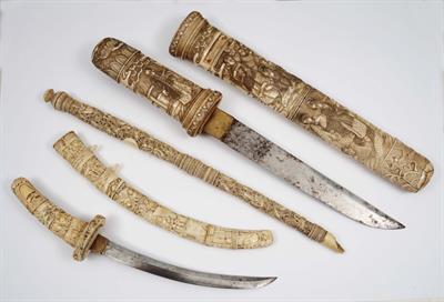 Lot 27 - A LATE 19TH/EARLY 20TH CENTURY JAPANESE IVORY TANTO
