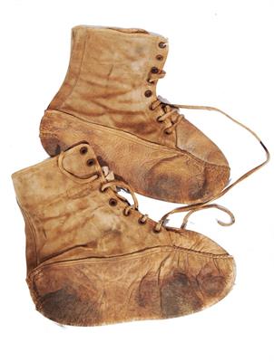 Lot 39 - A PAIR OF WWII LEATHER DESERT MOCCASINS with laces
