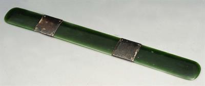 Lot 102 - A DARK GREEN JADE AND SILVER METAL MOUNTED PAGE TURNER with banded decoration