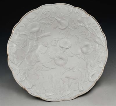 Lot 108 - A MEISSEN WHITE GLAZED PORCELAIN DISH with trailing convolvulus decoration