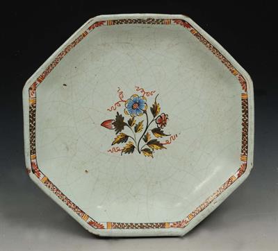 Lot 129 - AN ANTIQUE FAIENCE DISH