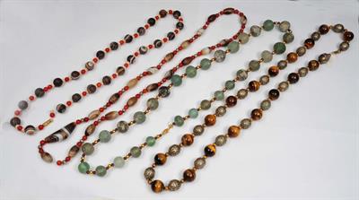 Lot 154 - AN EASTERN TIGER'S EYE AND WHITE METAL BEAD NECKLACE