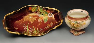 Lot 170 - A CARLTON WARE 'ROUGE ROYALE' DISH of shaped oval form
