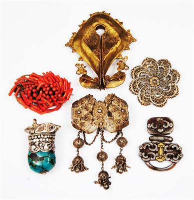 Lot 184 - AN OTTOMAN SILVER FILIGREE BROOCH