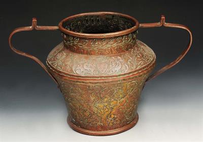 Lot 189 - AN ANTIQUE COPPER TWIN HANDLED VESSEL