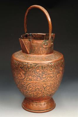 Lot 190 - AN ANTIQUE COPPER JUG