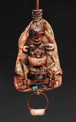 Lot 194 - AN AFRICAN SONGYE TRIBE FETISH FIGURE