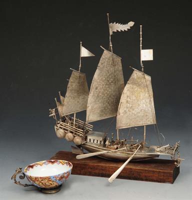 Lot 202 - A CHINESE SILVER METAL MODEL OF A JUNK