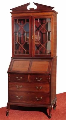 Lot 226 - A GEORGIAN STYLE MAHOGANY BUREAU BOOKCASE