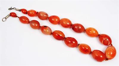 Lot 247 - AN ANTIQUE CHINESE CORNELIAN NECKLACE