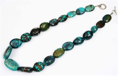 Lot 248 - A TIBETAN TURQUOISE BEAD NECKLACE