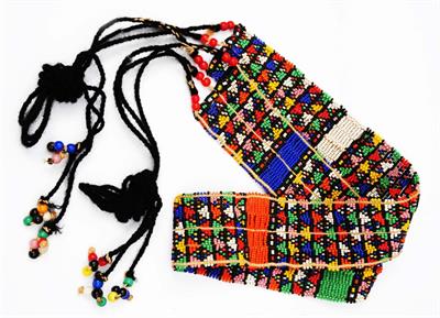 Lot 256 - A SOUTH AFRICAN ZULU BEADWORK BELT with tassels