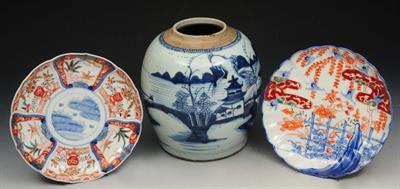 Lot 266 - A 18TH CENTURY CHINESE BLUE AND WHITE GINGER JAR