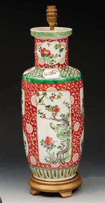 Lot 287 - A CHINESE FAMILLE VERTE ENAMELLED PORCELAIN VASE