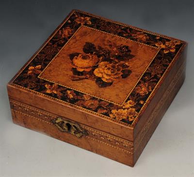 Lot 293 - A TUNBRIDGEWARE MAPLE WOOD BOX
