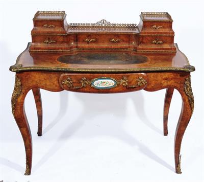 Lot 312 - A 19TH CENTURY FRENCH BURR WALNUT AND ORMOLU MOUNTED SERPENTINE WRITING TABLE