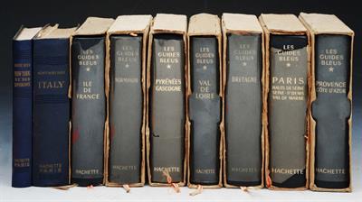 Lot 589 - Les Guides Bleus