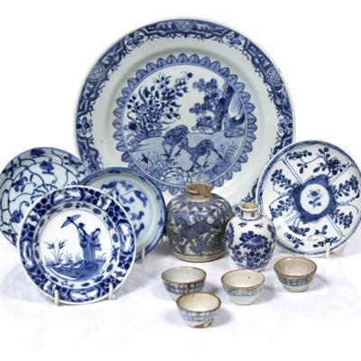 Lot 7 - A Chinese blue and white export plate