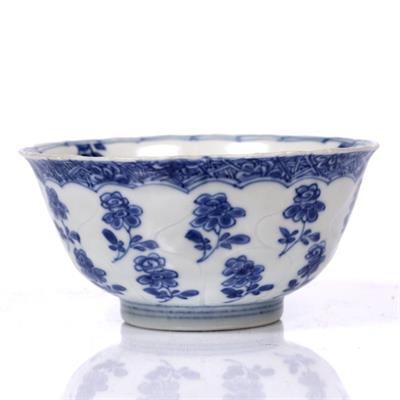Lot 9 - A Chinese blue and white porcelain bowl