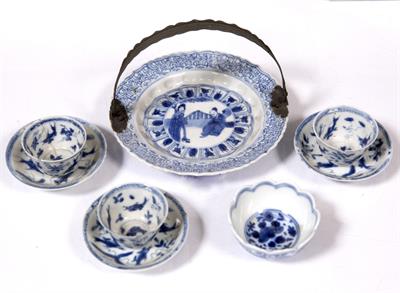 Lot 11 - A Chinese blue and white miniature dish