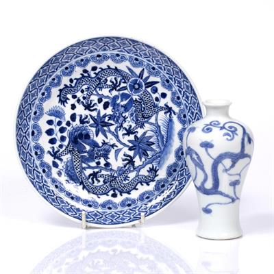 Lot 16 - A Chinese blue and white dish