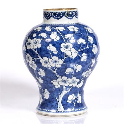 Lot 25 - A Chinese blue and white vase