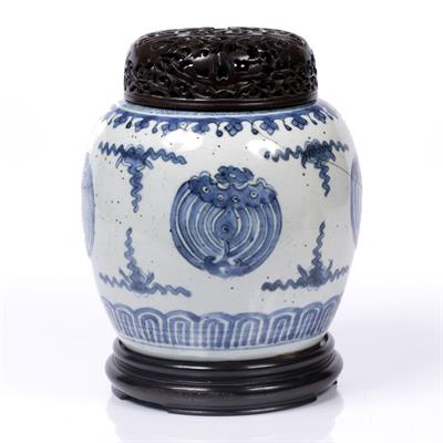 Lot 40 - A Chinese blue and white jar
