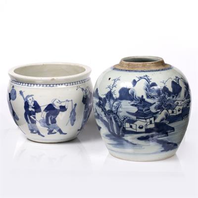 Lot 41 - A Chinese blue and white jardiniere