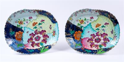 Lot 61 - A pair of Chinese famille rose 'Tobacco-leaf' meat plates