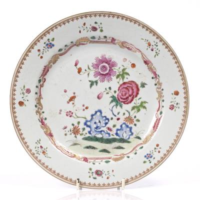 Lot 64 - A Chinese famille rose plate