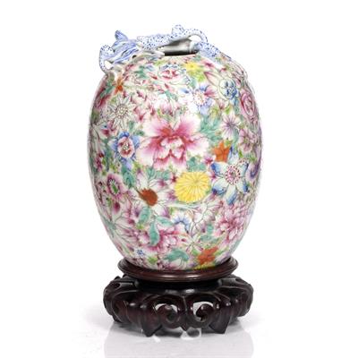 Lot 74 - A Chinese famille rose enamel vase