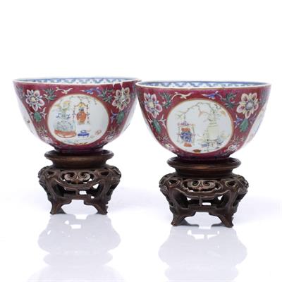 Lot 96 - A pair of Chinese medallion bowls