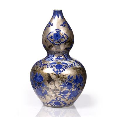 Lot 100 - A Chinese blue and white vase