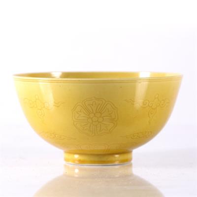 Lot 108 - A Chinese yellow monochrome bowl