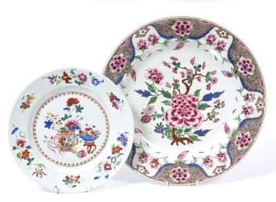 Lot 123 - A Chinese famille rose charger