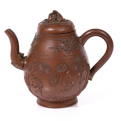 Lot 130 - A Chinese Yixing teapot