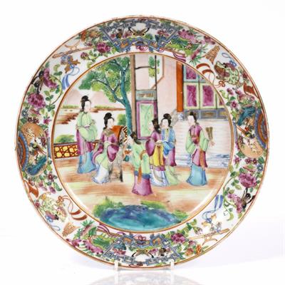 Lot 135 - A Chinese Canton plate