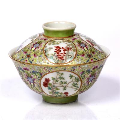 Lot 140 - A Chinese famille-rose porcelain medallion bowl