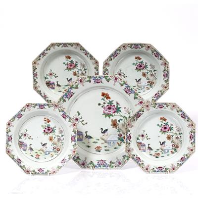 Lot 142 - A set of Chinese famille rose porcelain