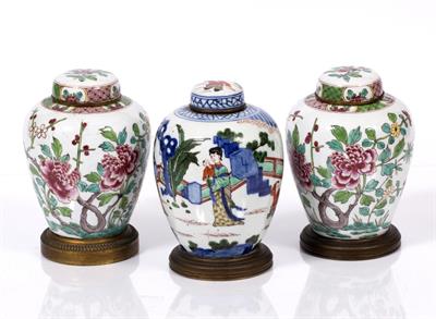 Lot 146 - A pair of Sampson Chinese style porcelain ginger jars and covers