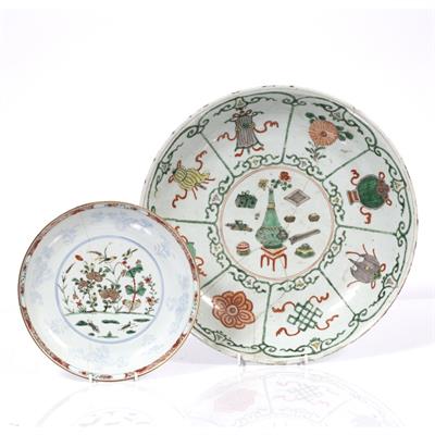 Lot 148 - A Chinese famille verte large charger