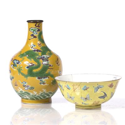 Lot 160 - A Chinese yellow ground vase