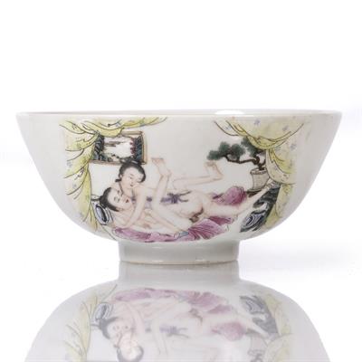 Lot 165 - A Chinese famille rose bowl