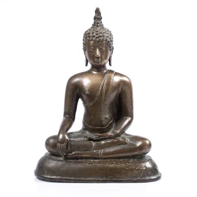 Lot 170 - A large bronze figure of Buddha