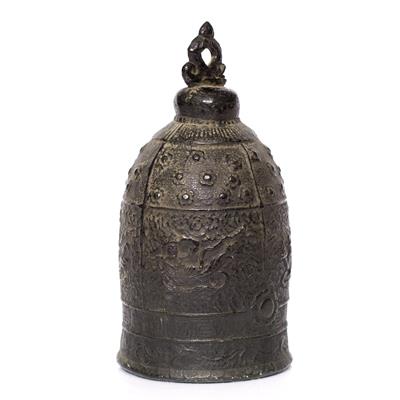 Lot 185 - A Japanese bronze bell