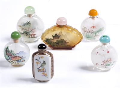 Lot 228 - A collection of six Chinese snuff bottles