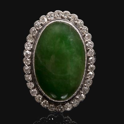 Lot 321 - A Chinese jade and diamond cluster ring